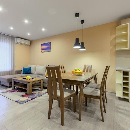 Уютен Апартамент В Град Варна Extérieur photo